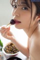 Marina Serizawa 芹沢まりな, ヤンマガWeb 芹沢まりなが水着でゲキカラリョウリ 2021.05.11 P6 No.149107 Image No. 9